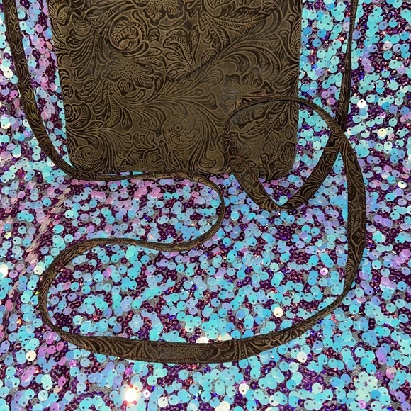 Elegant Brown Embossed Shoulder Bag - Picture 2 of 6